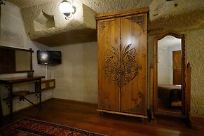 Harman Cave Hotel