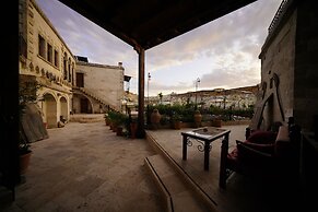 Harman Cave Hotel