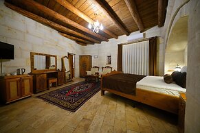 Harman Cave Hotel