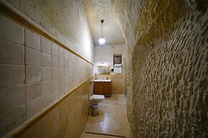 Harman Cave Hotel