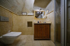 Harman Cave Hotel