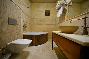 Harman Cave Hotel