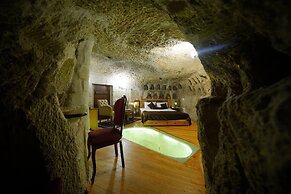 Harman Cave Hotel