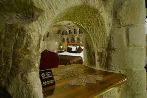 Harman Cave Hotel