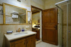 Harman Cave Hotel