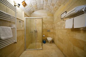 Harman Cave Hotel