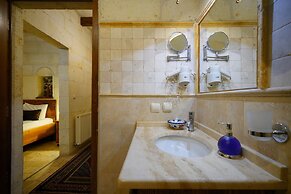 Harman Cave Hotel