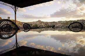 Harman Cave Hotel