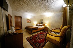 Harman Cave Hotel