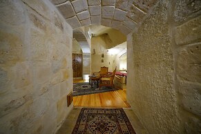Harman Cave Hotel