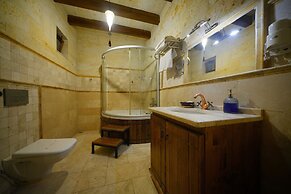 Harman Cave Hotel