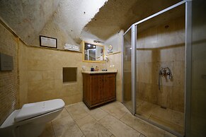 Harman Cave Hotel