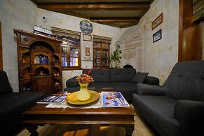 Harman Cave Hotel