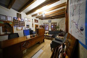 Harman Cave Hotel