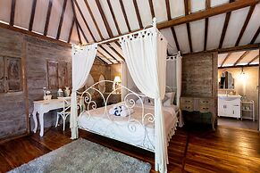 Kakul Villas & Suites