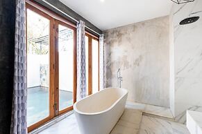 Kakul Villas & Suites