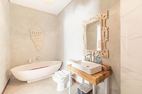 Kakul Villas & Suites