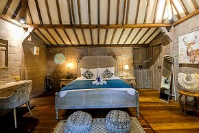 Kakul Villas & Suites