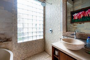 Kakul Villas & Suites