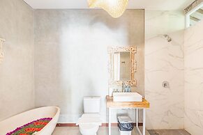 Kakul Villas & Suites