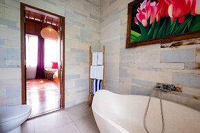 Kakul Villas & Suites