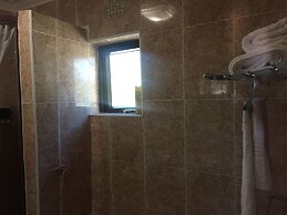 Gumare Executive Lodge