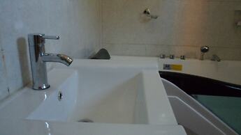 Gumare Executive Lodge