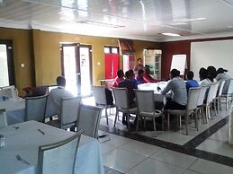 Gumare Executive Lodge