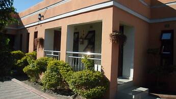 Gumare Executive Lodge