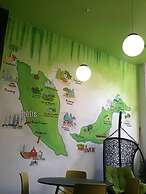 PODs The Backpackers Home & Cafe