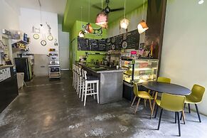 PODs The Backpackers Home & Cafe