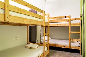 PODs The Backpackers Home & Cafe