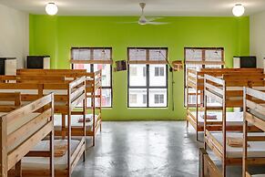 PODs The Backpackers Home & Cafe