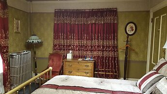 Holidae House Bed & Breakfast