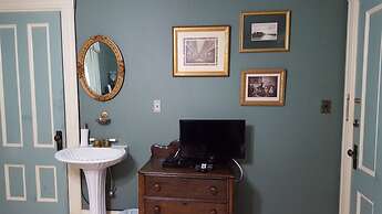 Holidae House Bed & Breakfast