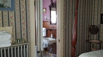 Holidae House Bed & Breakfast