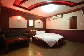 Utopia Motel
