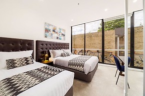 Whitehorse Apartment Hotel