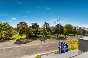 Whitehorse Apartment Hotel