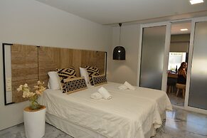 Candia Suites & Rooms