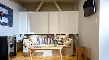 Candia Suites & Rooms