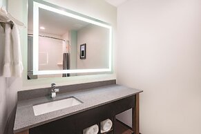 La Quinta Inn & Suites by Wyndham Cleveland TN