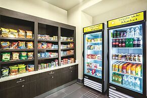 La Quinta Inn & Suites by Wyndham Cleveland TN