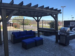 La Quinta Inn & Suites by Wyndham Dallas Grand Prairie North