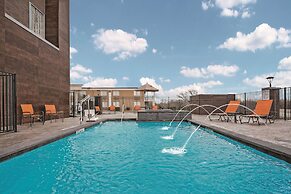 La Quinta Inn & Suites by Wyndham Dallas Grand Prairie North