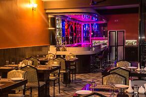 Hotel Seven Lake Paradise