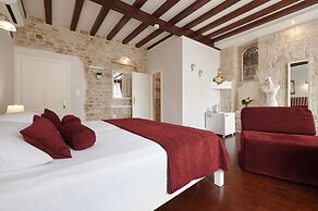 Palace Central Square