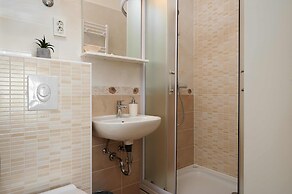 Palace Central Square