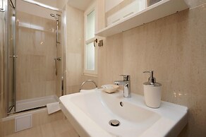 Palace Central Square