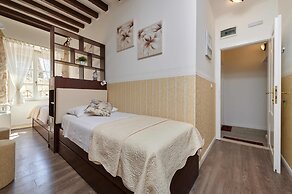 Palace Central Square